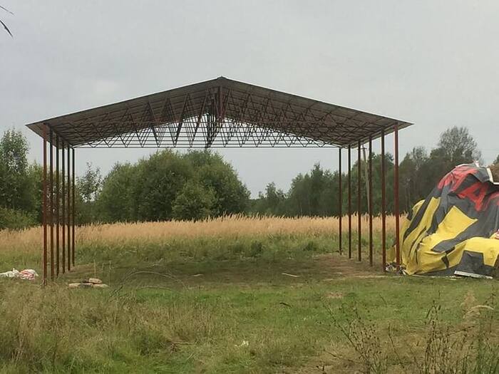 Большой навес на опорах на участке